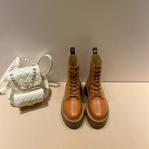 Picture of Celine Shoes Women _SKUfw124693364fw
